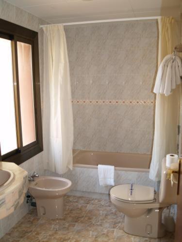 Hotel Hostal Del Sol Sant Feliu de Guixols Εξωτερικό φωτογραφία