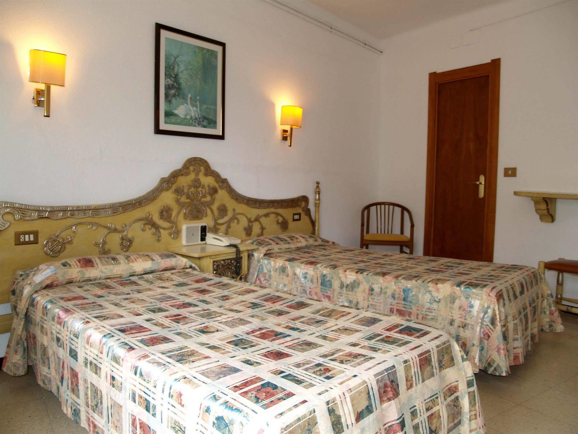 Hotel Hostal Del Sol Sant Feliu de Guixols Εξωτερικό φωτογραφία