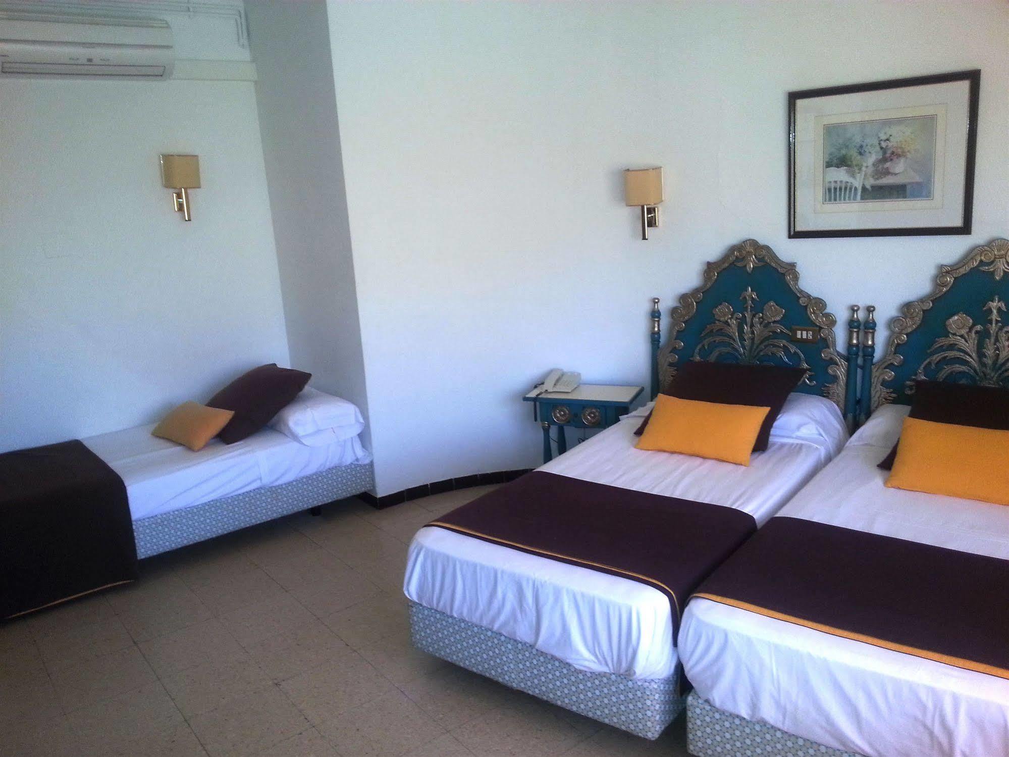 Hotel Hostal Del Sol Sant Feliu de Guixols Εξωτερικό φωτογραφία