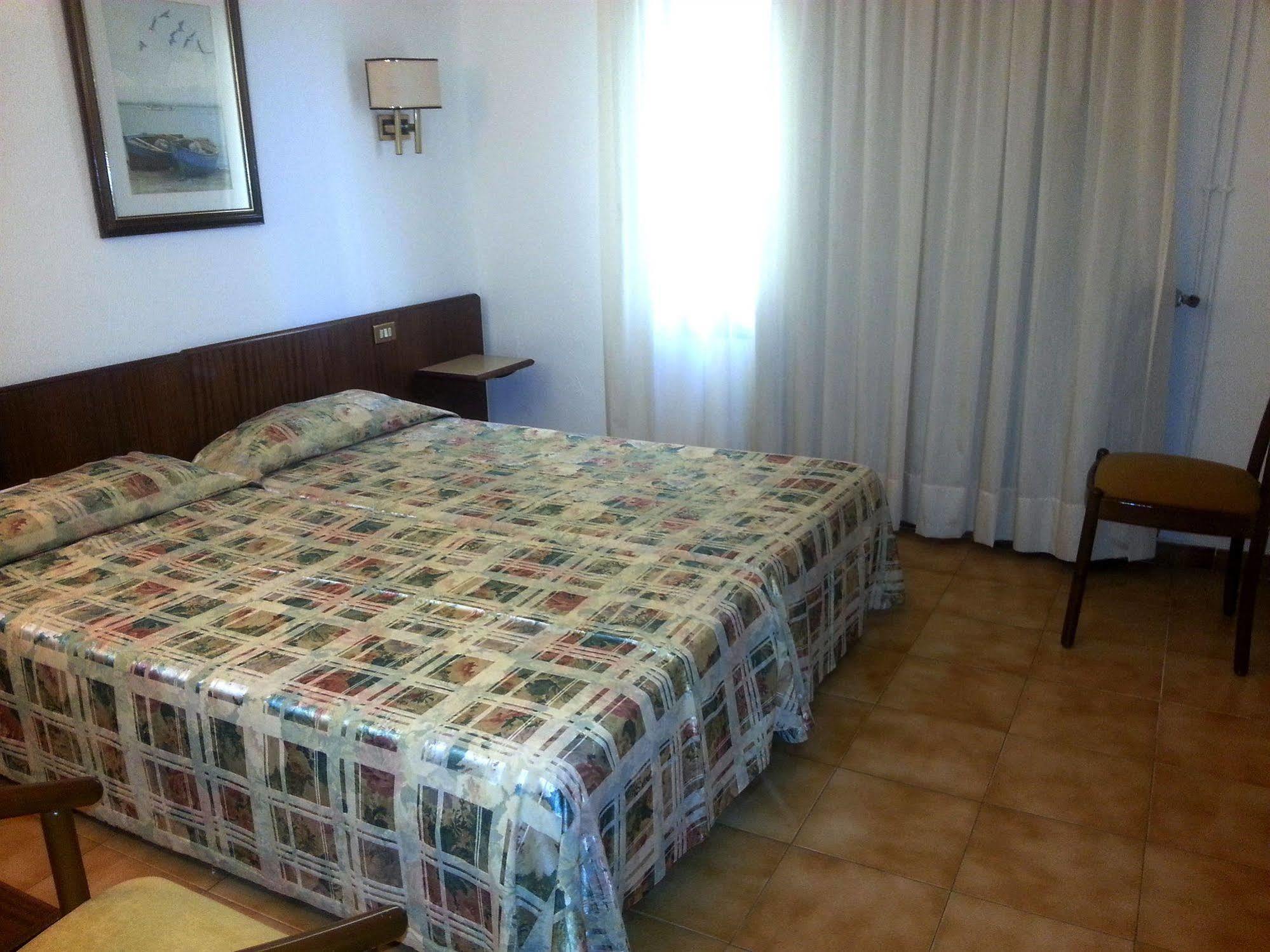 Hotel Hostal Del Sol Sant Feliu de Guixols Εξωτερικό φωτογραφία