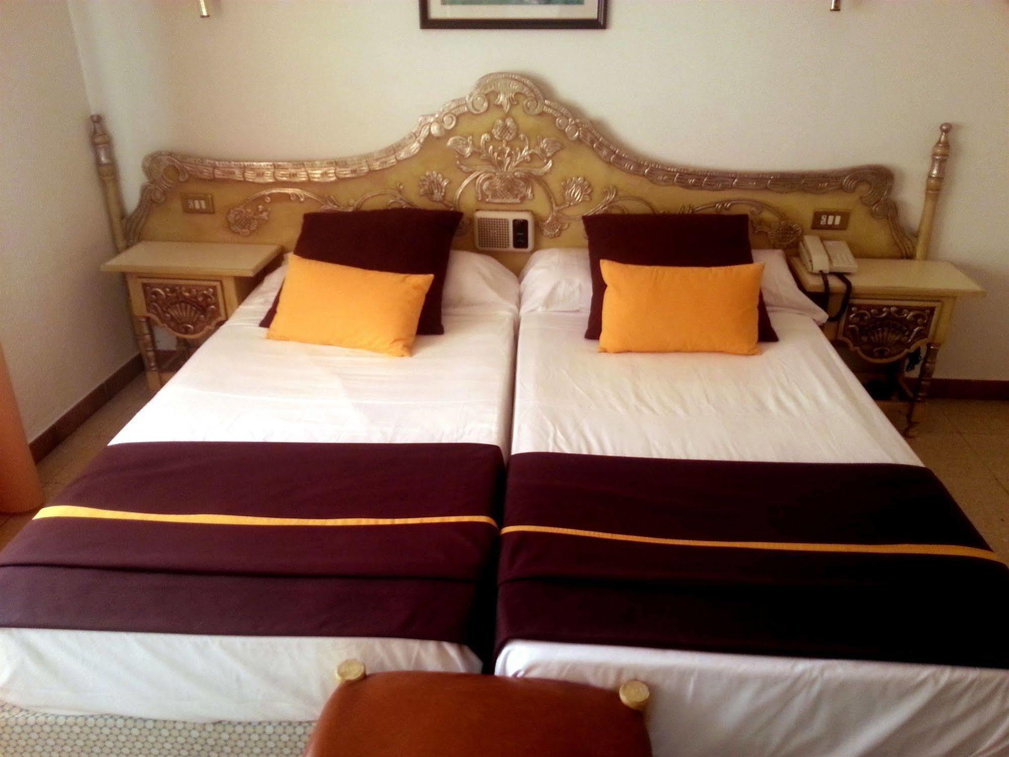 Hotel Hostal Del Sol Sant Feliu de Guixols Εξωτερικό φωτογραφία