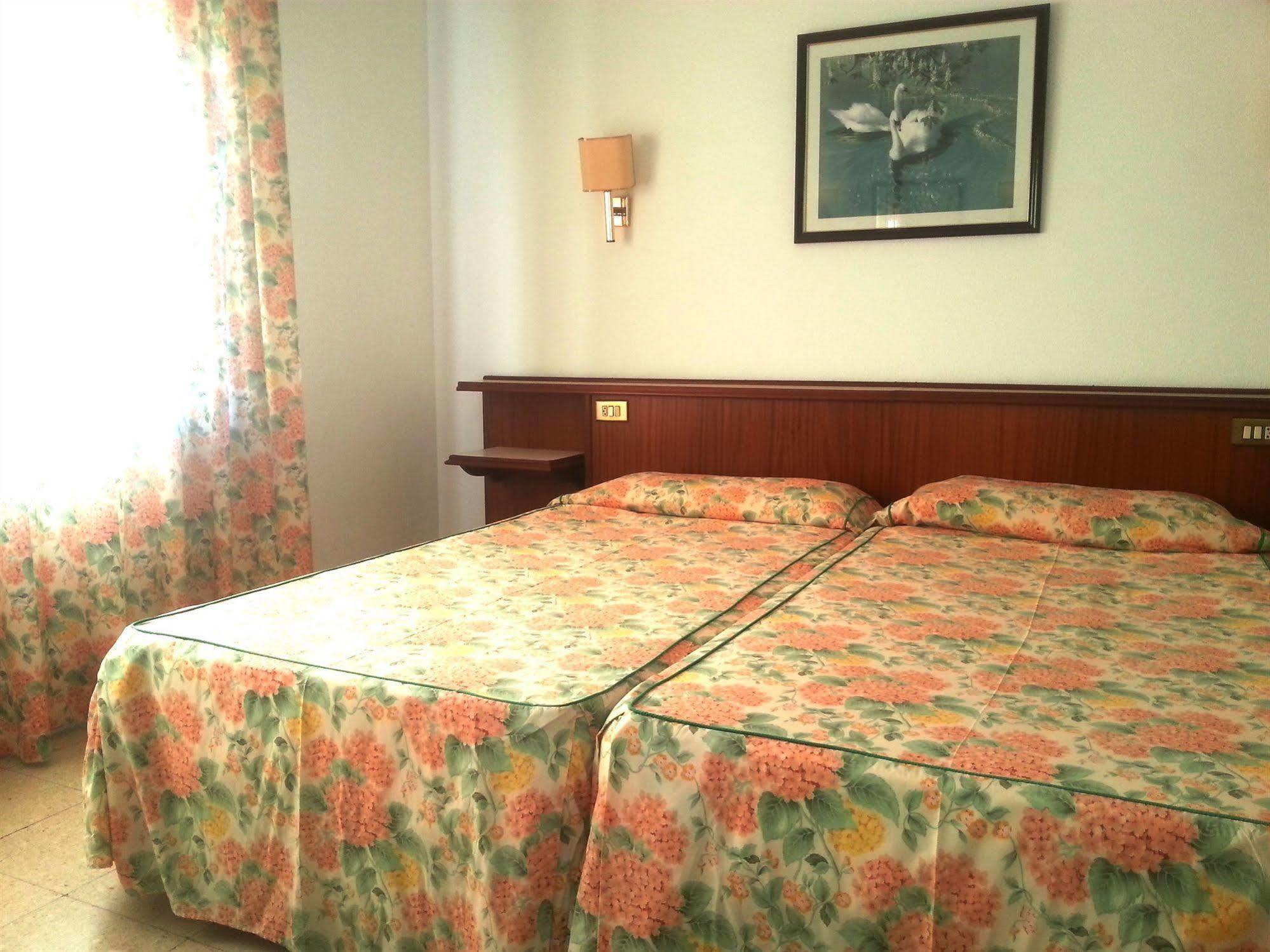 Hotel Hostal Del Sol Sant Feliu de Guixols Εξωτερικό φωτογραφία