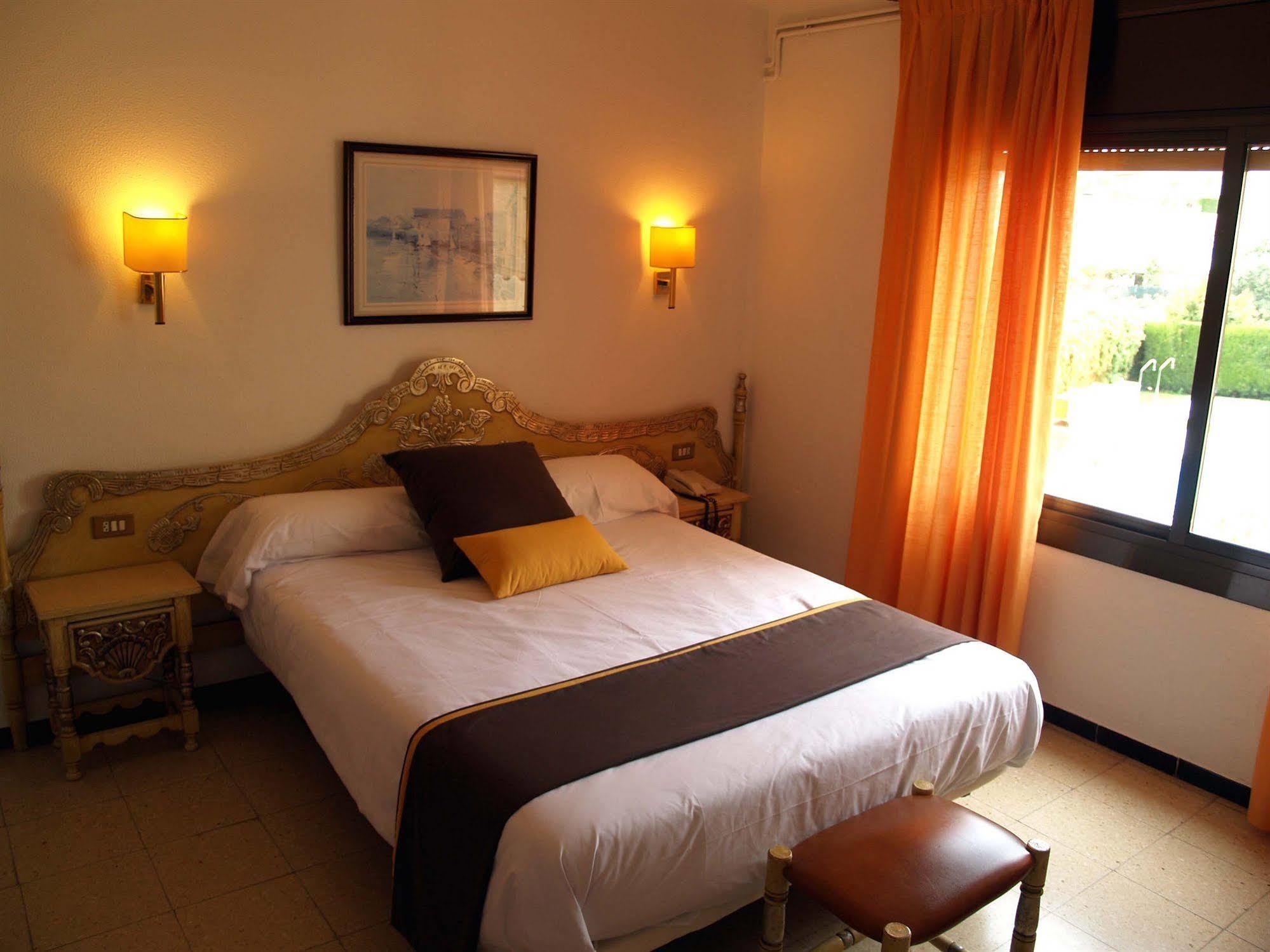 Hotel Hostal Del Sol Sant Feliu de Guixols Εξωτερικό φωτογραφία