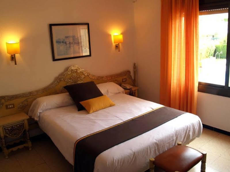Hotel Hostal Del Sol Sant Feliu de Guixols Εξωτερικό φωτογραφία