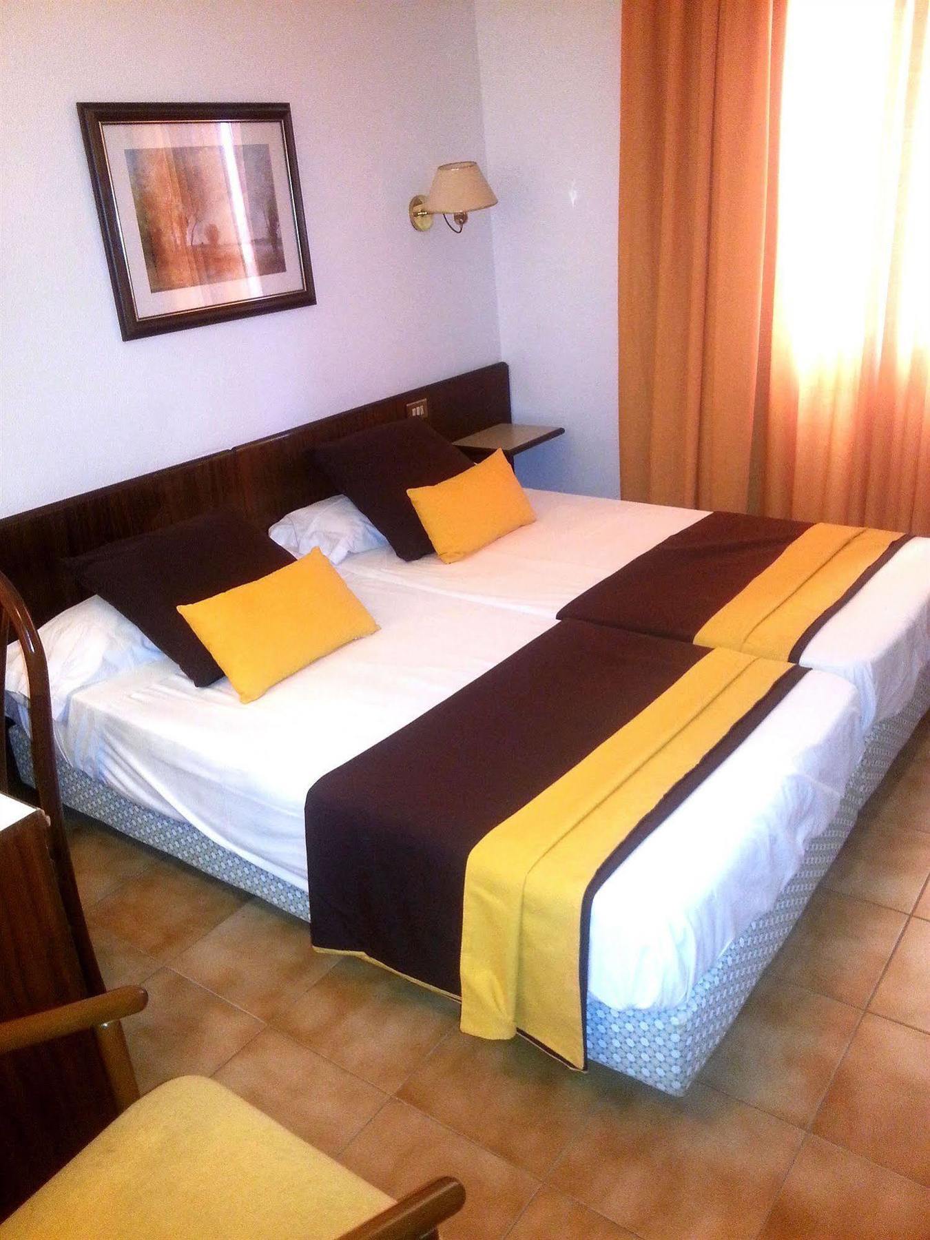 Hotel Hostal Del Sol Sant Feliu de Guixols Εξωτερικό φωτογραφία